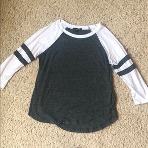 3/4 sleeve athletic shirt